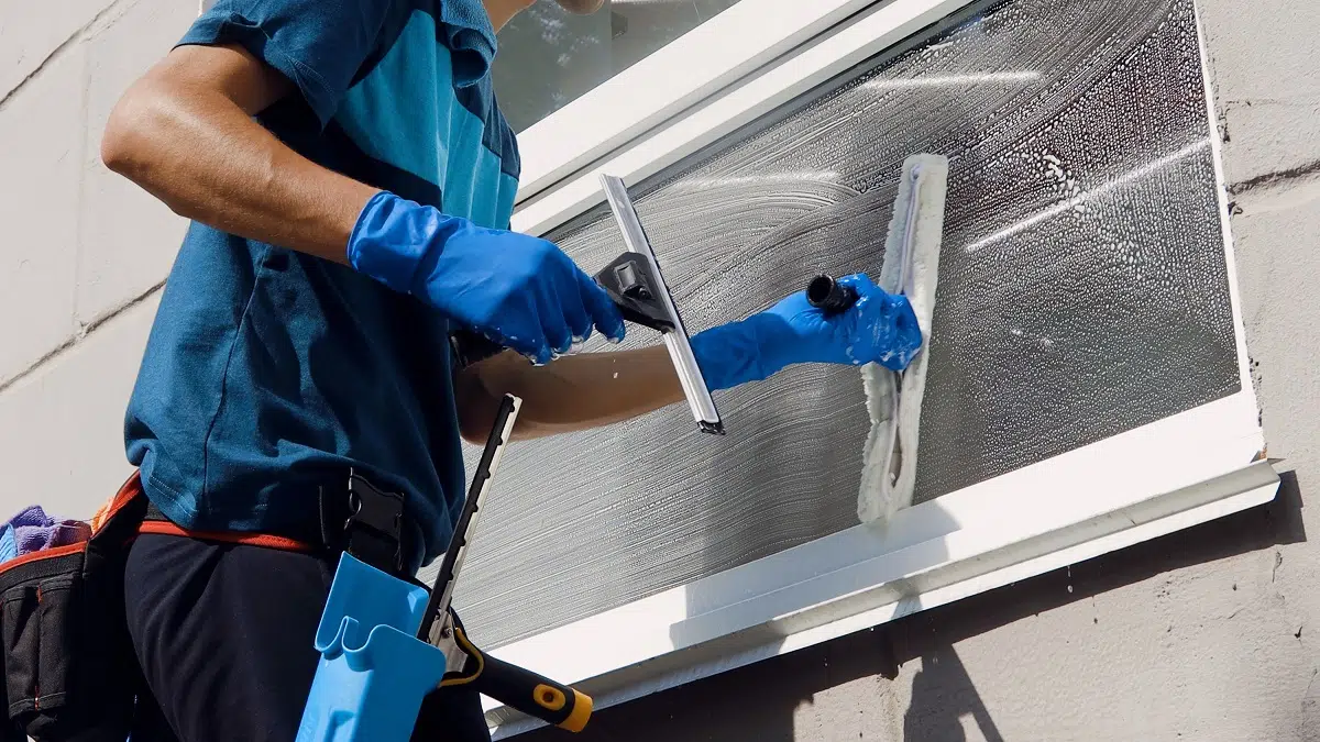 Male,Professional,Cleaning,Service,Worker,In,Overalls,Cleans,The,Windows